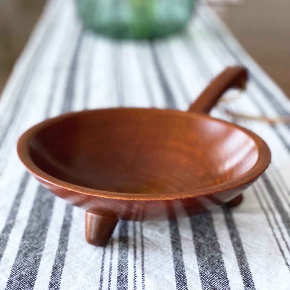 Munising Primitive 3 footed wooden bowl with handle